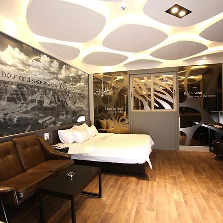 โรงแรมโยโล Chongnae-dong ภายนอก รูปภาพ